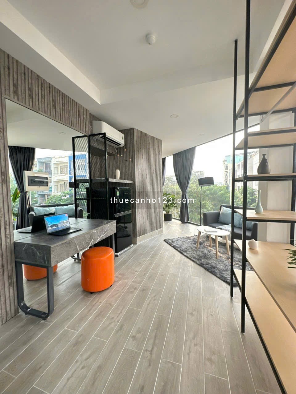 Căn Hộ View Kính Siêu Đẹp – Đầy Đủ Nội Thất – Thang Máy / Hầm Xe – Thuận Tiện Di Chuyển Trung Tâm