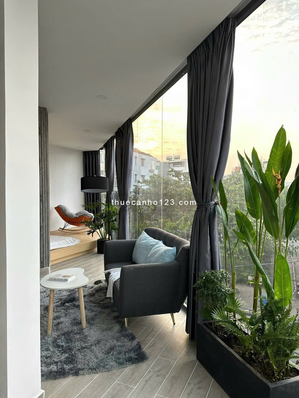 Căn Hộ View Kính Siêu Đẹp – Đầy Đủ Nội Thất – Thang Máy / Hầm Xe – Thuận Tiện Di Chuyển Trung Tâm