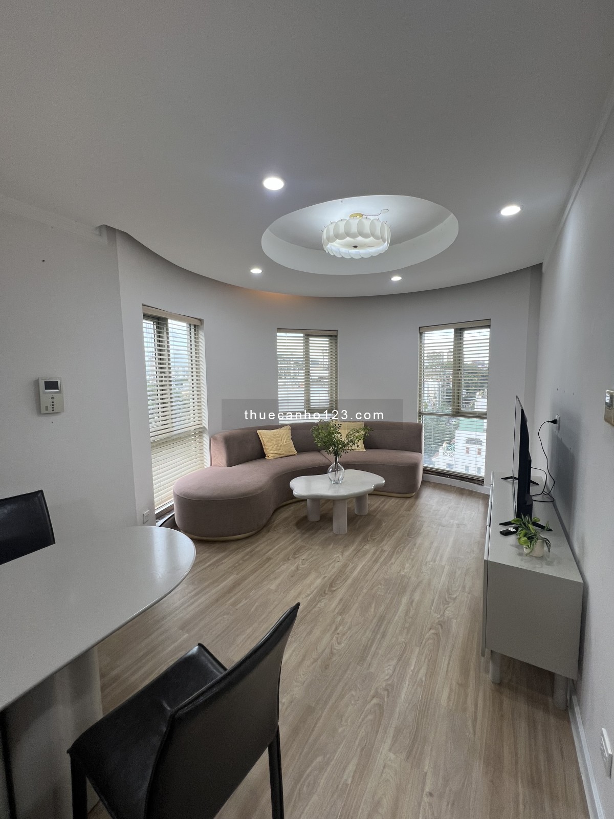 Cho thuê căn hộ cao cấp Saigon Pavillon Quận 3 95m2,3PN,2WC,giá 32tr/th,Nội thất đầy đủ, dọn ở liền.