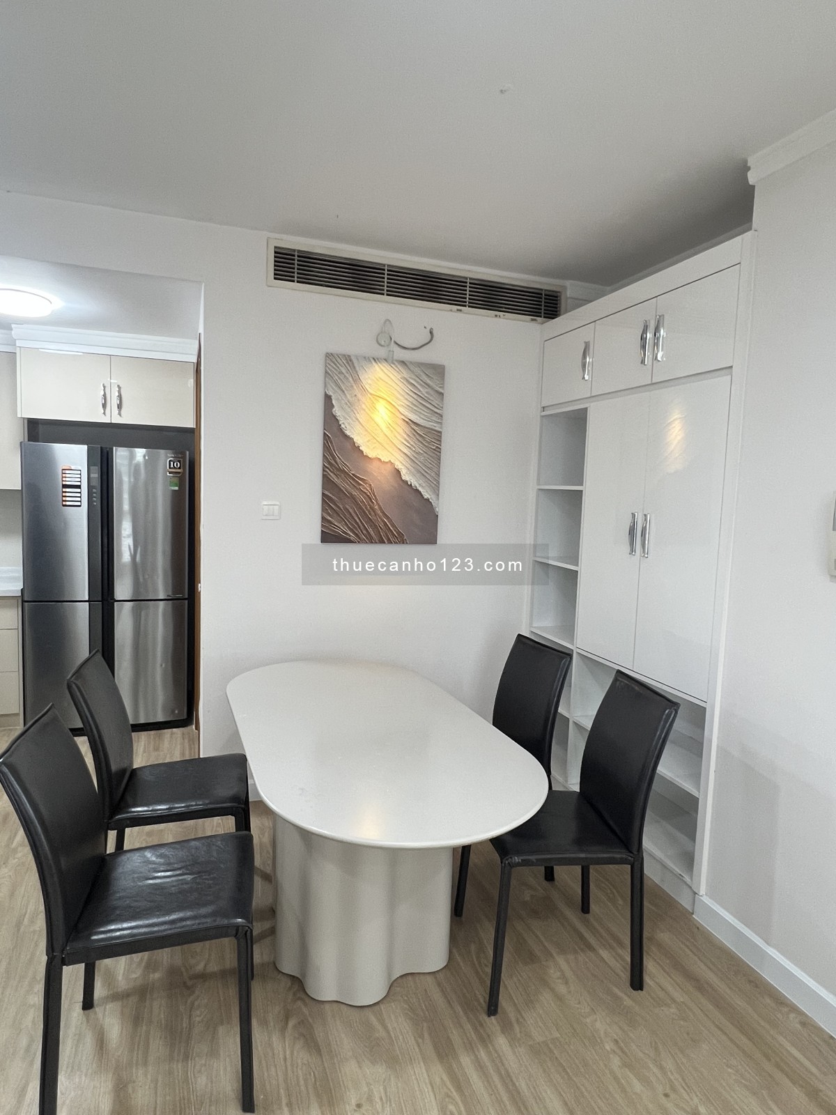 Cho thuê căn hộ cao cấp Saigon Pavillon Quận 3 95m2,3PN,2WC,giá 32tr/th,Nội thất đầy đủ, dọn ở liền.