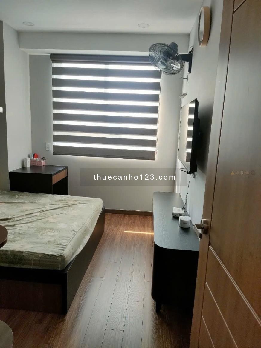 Căn hộ Oriental Plaza, Tân Phú căn 2p ngủ full nội thất giá 12,5tr