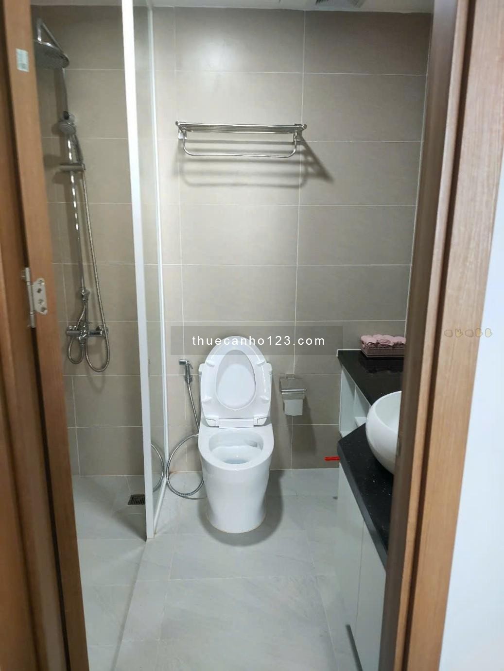 Căn hộ Oriental Plaza, Tân Phú căn 2p ngủ full nội thất giá 12,5tr