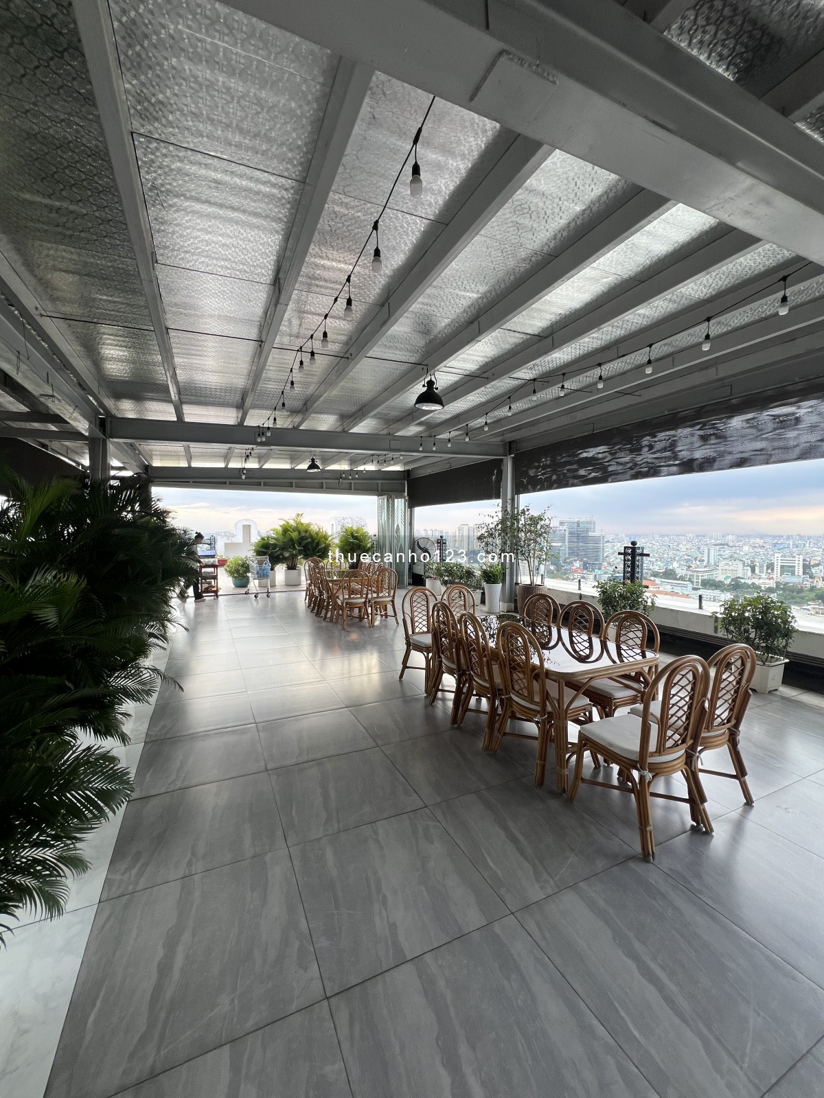 Cho thuê căn hộ cao cấp 5 sao Léman Luxury Quận 3: 113m2,3PN,2WC,Nội thất cao cấp, nhà đẹp ở liền