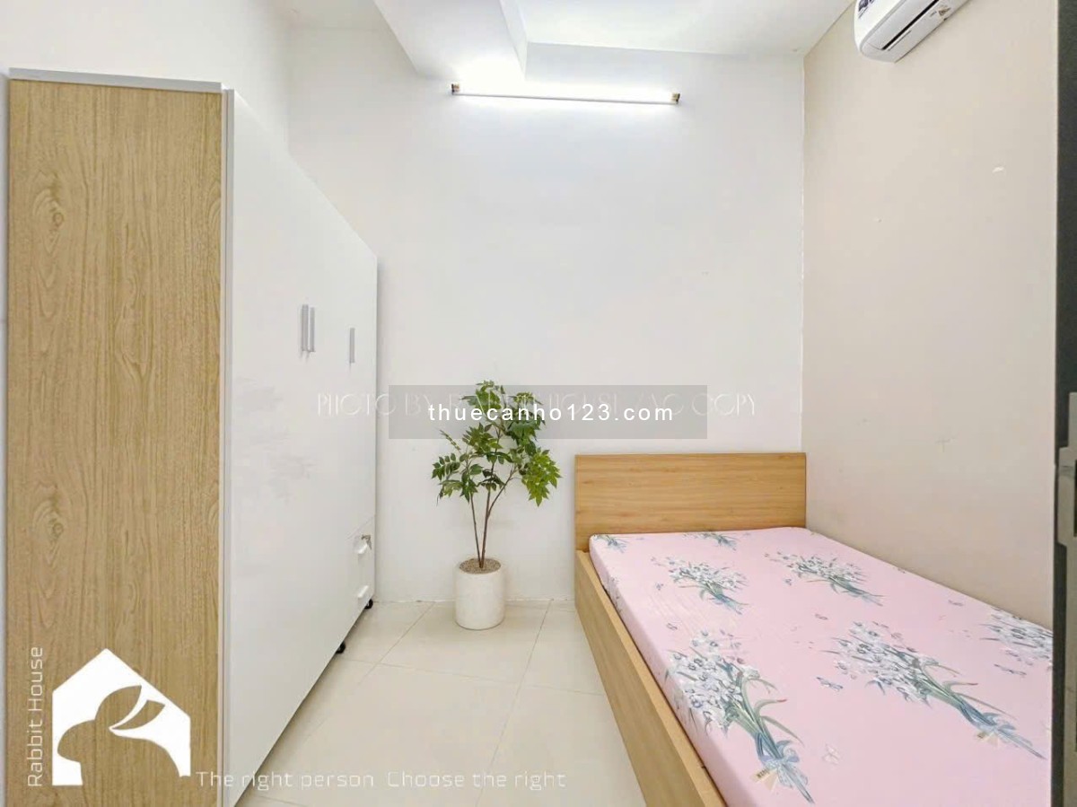 Cho thuê căn hộ ban công, full nội thất đường Nguyễn Trãi gần ngã sáu Phù Đổng, Quận 1