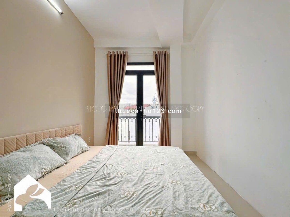 Cho thuê căn hộ ban công, full nội thất đường Nguyễn Trãi gần ngã sáu Phù Đổng, Quận 1