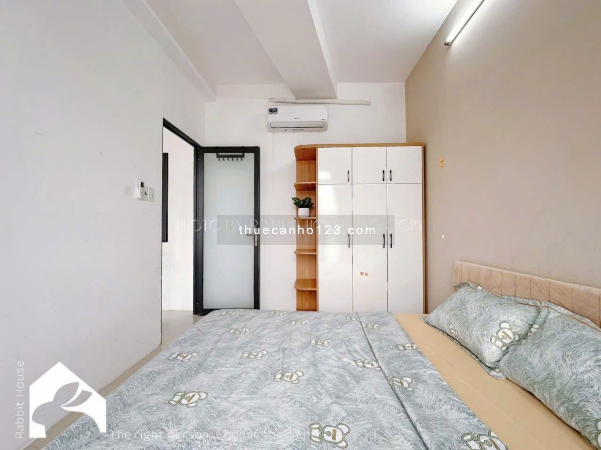 Cho thuê căn hộ ban công, full nội thất đường Nguyễn Trãi gần ngã sáu Phù Đổng, Quận 1