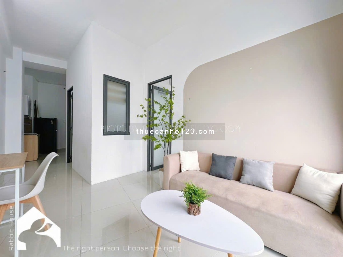 Cho thuê căn hộ ban công, full nội thất đường Nguyễn Trãi gần ngã sáu Phù Đổng, Quận 1