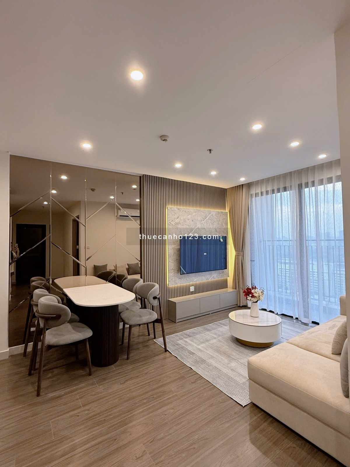 Cho thuê căn hộ 2 phòng ngủ - 2 vệ sinh - full nội thất tại TC1, Vinhomes Smart City