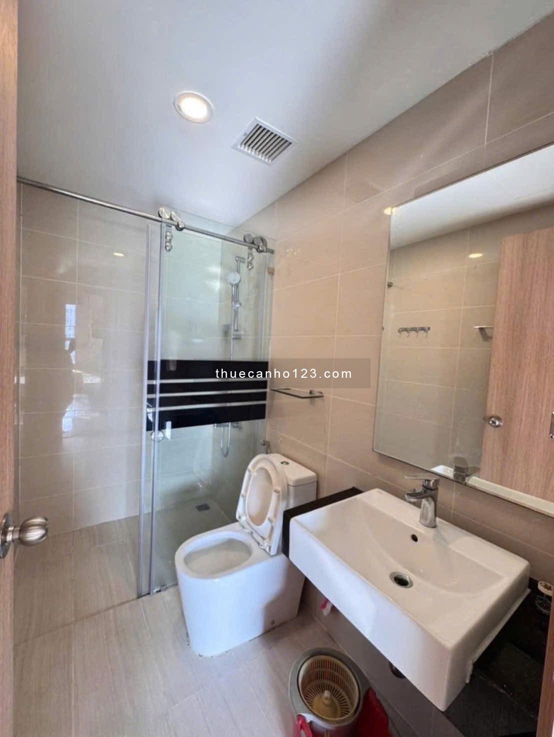 Cho thuê 2pn 75m2 - nhà đẹp mới - sẵn nội thất như hình 100% - vô ở liền