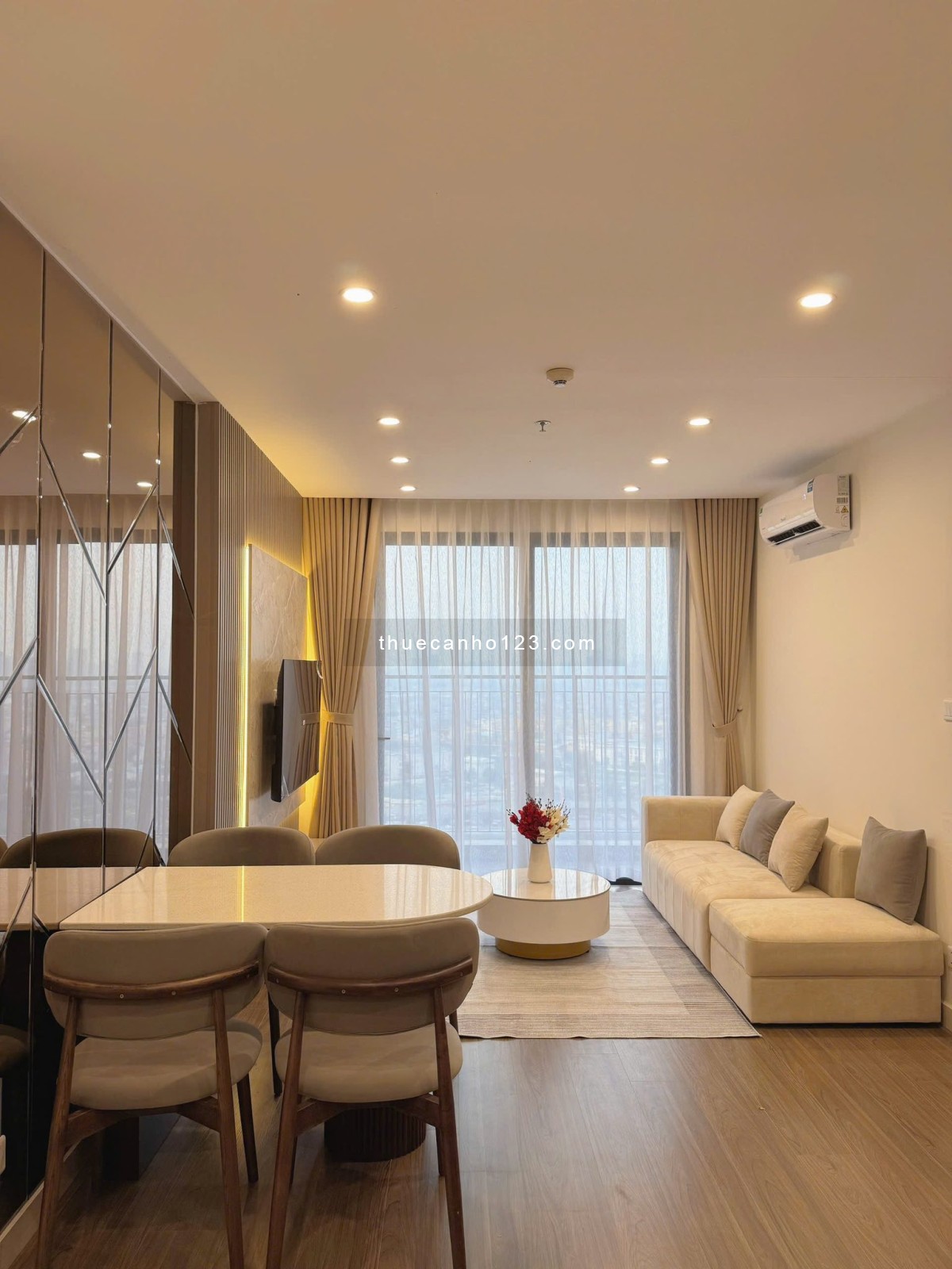 Cho thuê căn hộ 2 phòng ngủ - 2 vệ sinh - full nội thất tại TC1, Vinhomes Smart City