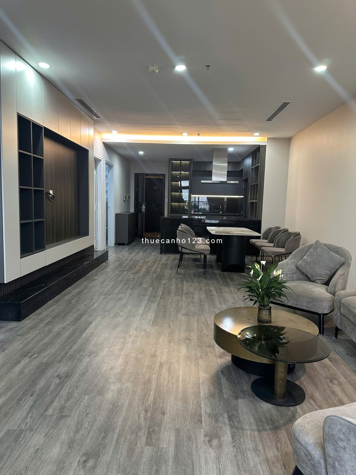 Cho thuê căn hộ tòa R4 - Royal City - 2 phòng ngủ - 20 triệu/tháng