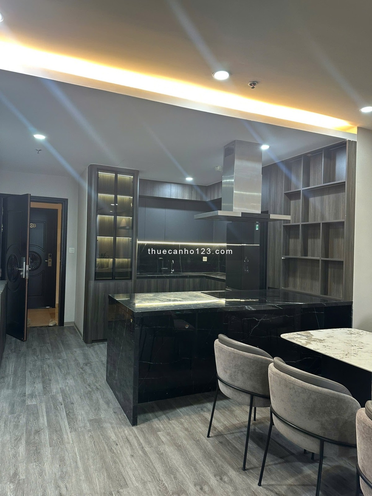 Cho thuê căn hộ tòa R4 - Royal City - 2 phòng ngủ - 20 triệu/tháng