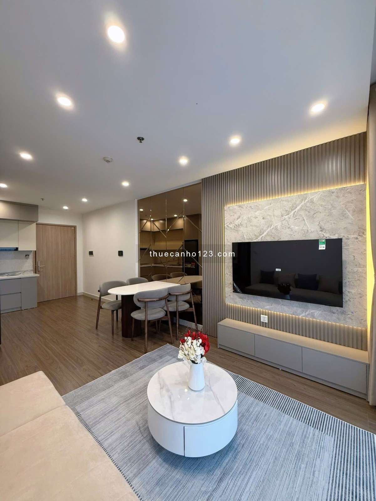 Cho thuê căn hộ 2 phòng ngủ - 2 vệ sinh - full nội thất tại TC1, Vinhomes Smart City