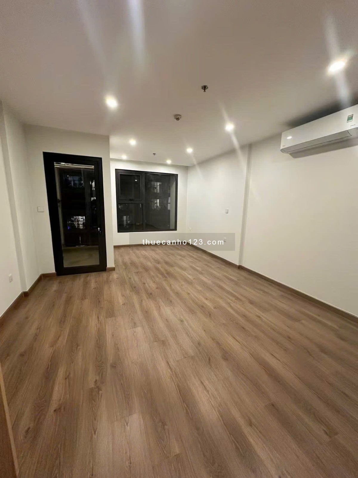 Cho thuê căn studio view hồ 28m2 - toà I2, Imperia Smart City