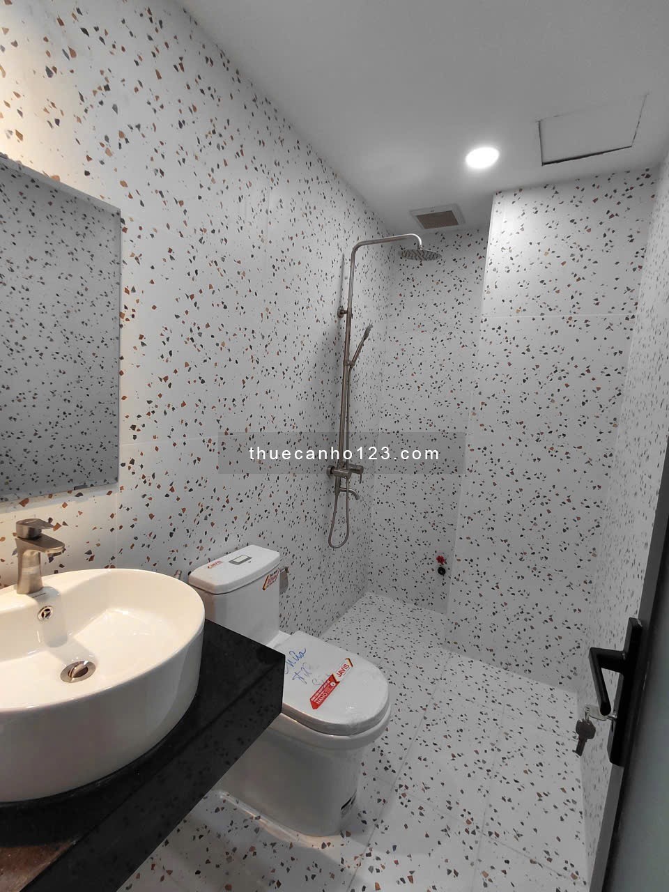 Cho thuê căn hộ 1PN Cửa sổ Nhỏ xinh Q1 gần chợ Thái Bình, vòng xoay Cống Quỳnh, công viên 23 tháng 9