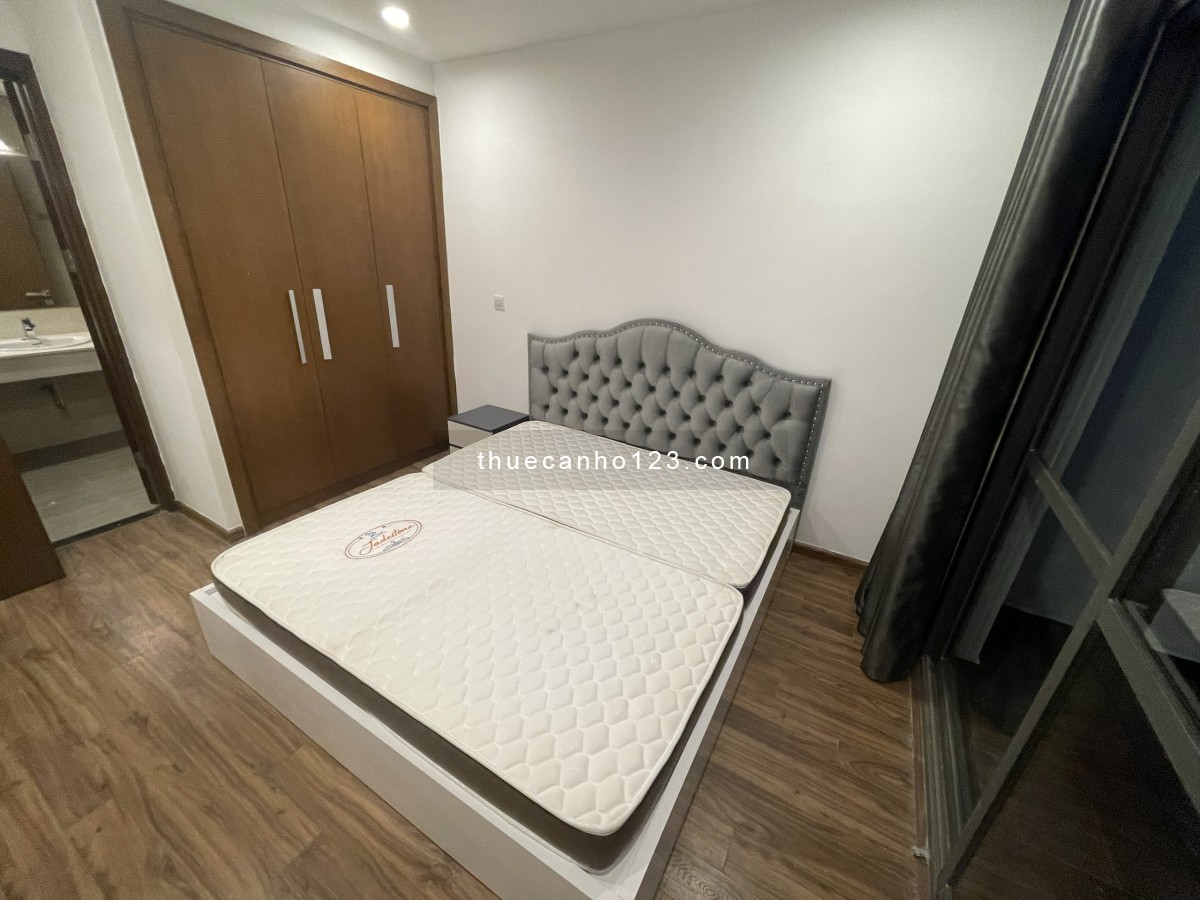 Cho thuê CH Golden Land 275 Nguyễn Trãi 130m, 3 ngủ, full, có slot oto 20 triệu. Lh 0918682528