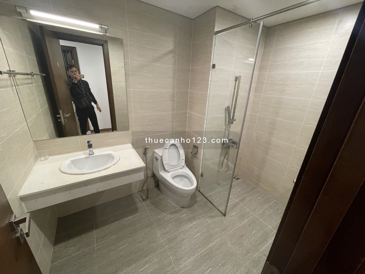 Cho thuê CH Golden Land 275 Nguyễn Trãi 130m, 3 ngủ, full, có slot oto 20 triệu. Lh 0918682528