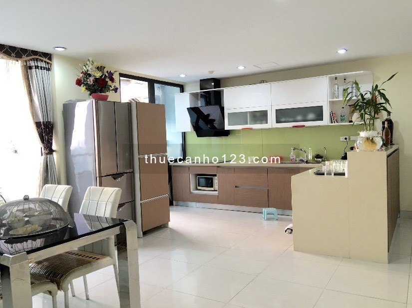 Cho thuê CH Golden Land 275 Nguyễn Trãi 130m, 3 ngủ, full, có slot oto 20 triệu. Lh 0918682528