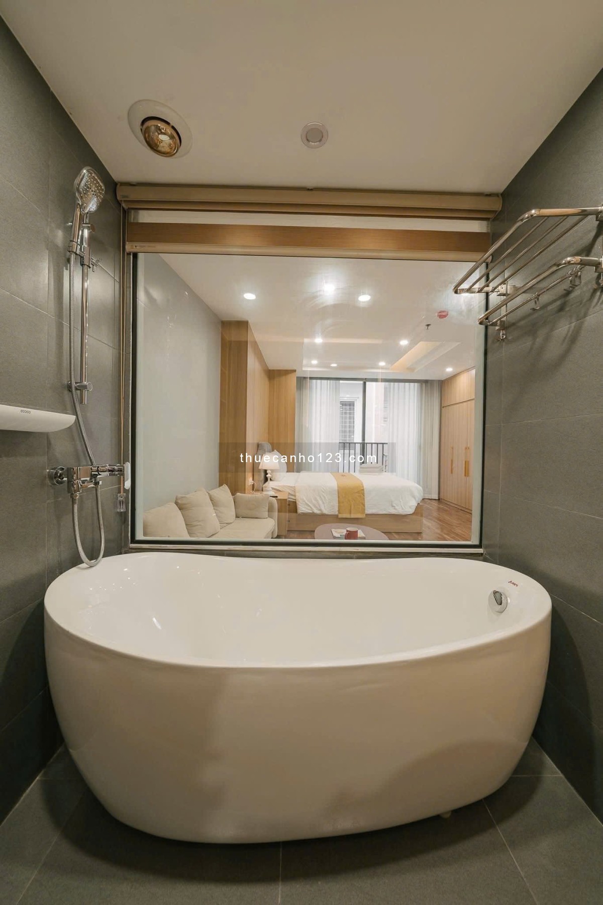 Cho thuê căn hộ 1 phòng ngủ Tân bình Có ban công Full nội thất - Có cửa sổ thoáng -Gần sân bay TSN