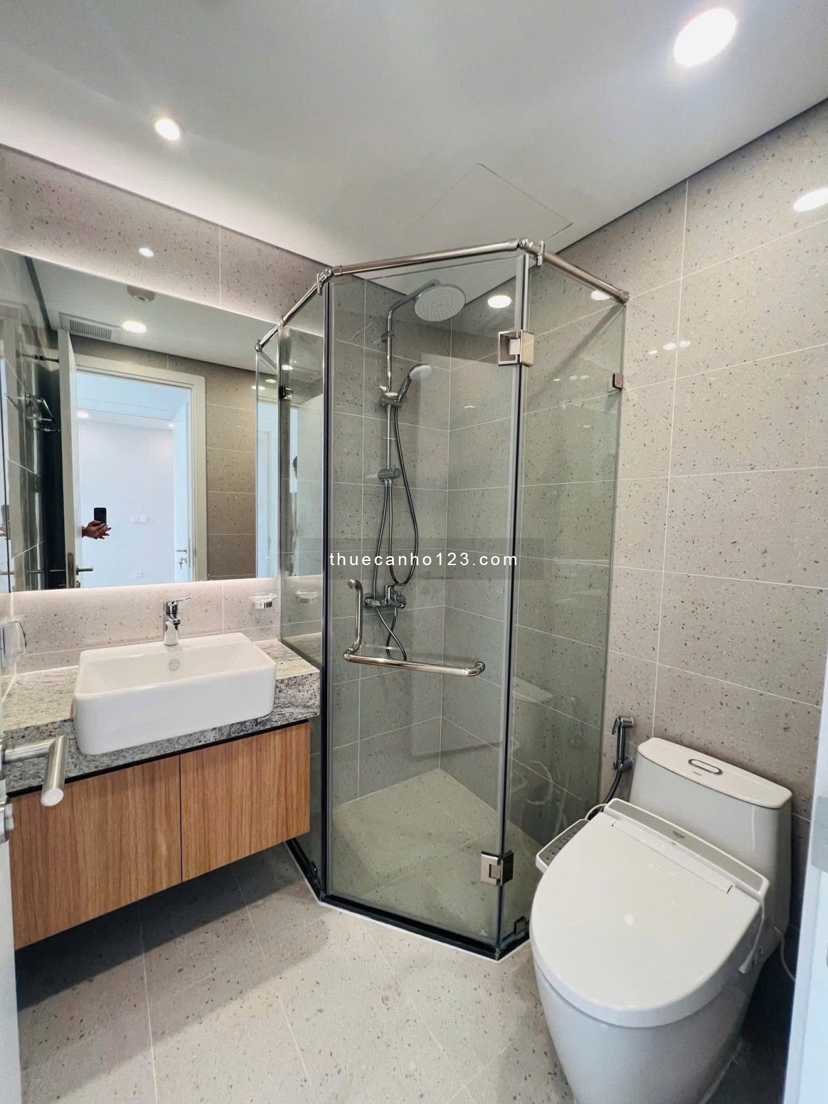 Chỉ 16 triệu/tháng – căn 2 ngủ 2 vệ sinh hiếm có giá rẻ tại The Ninety Complex – 90 Đường Láng