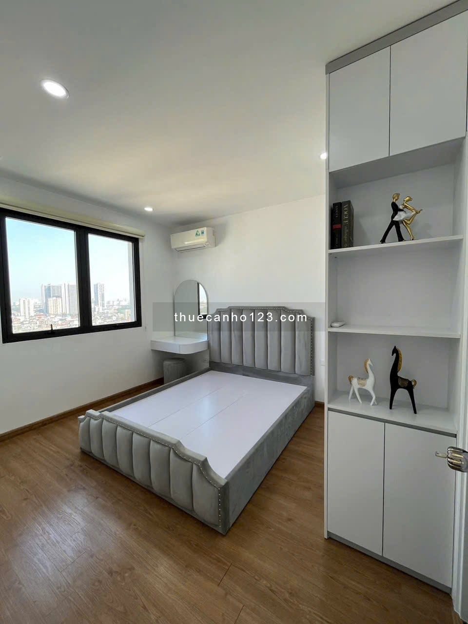 Cần cho thuê căn hộ 2PN 2WC full nội thất tại Iris Garden