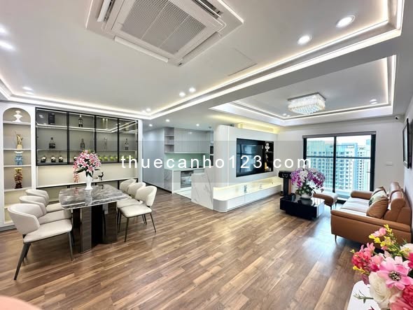 Cho thuê nhanh căn hộ 3 phòng ngủ ở dự án GoldMark City tầng đẹp view thoáng.