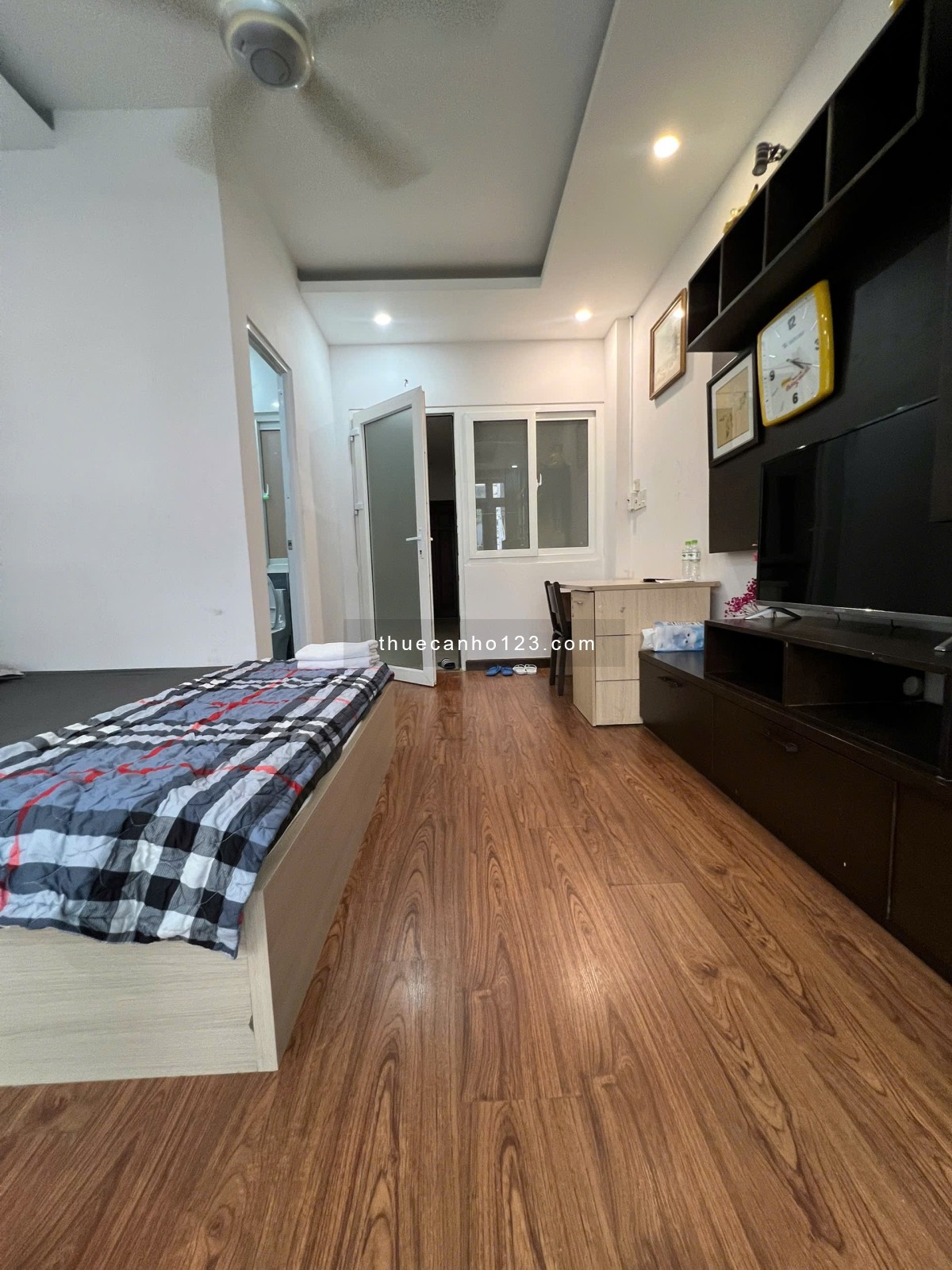 Căn hộ studio rộng 40m2 full nội thất ban công gần sân bay tân sơn nhất ga t3 lăng cha cả