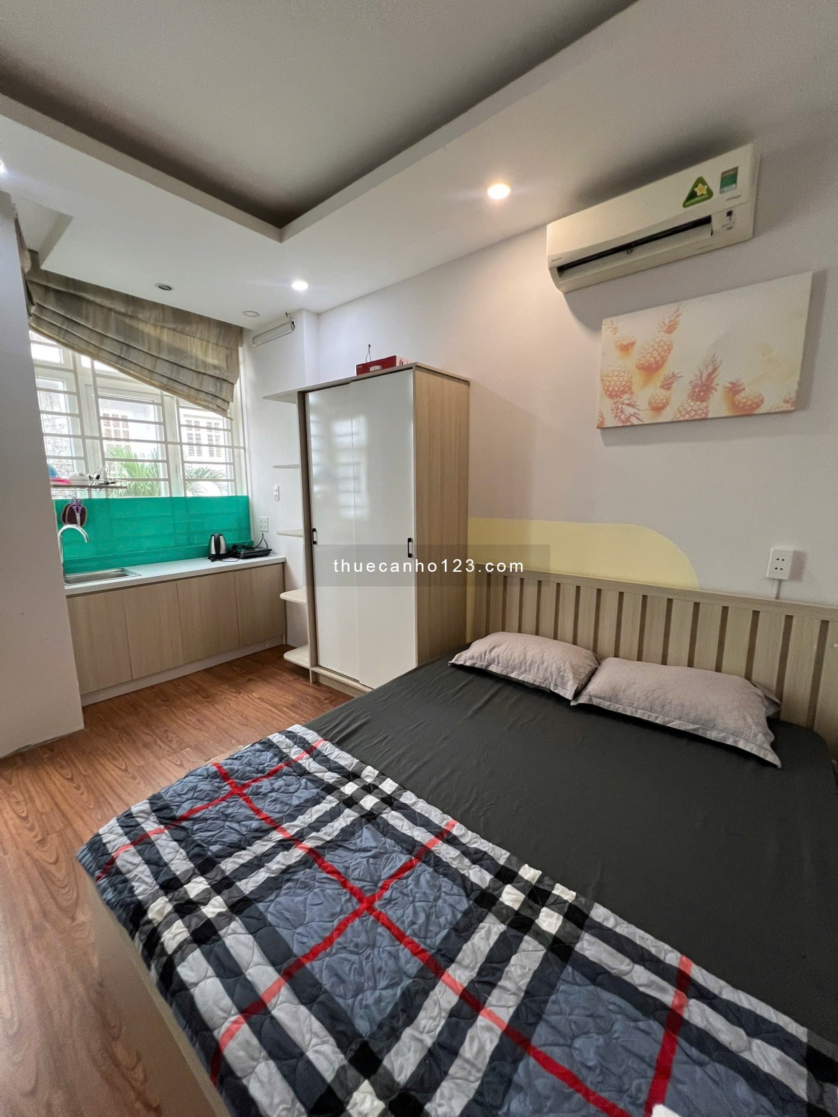 Căn hộ studio rộng 40m2 full nội thất ban công gần sân bay tân sơn nhất ga t3 lăng cha cả