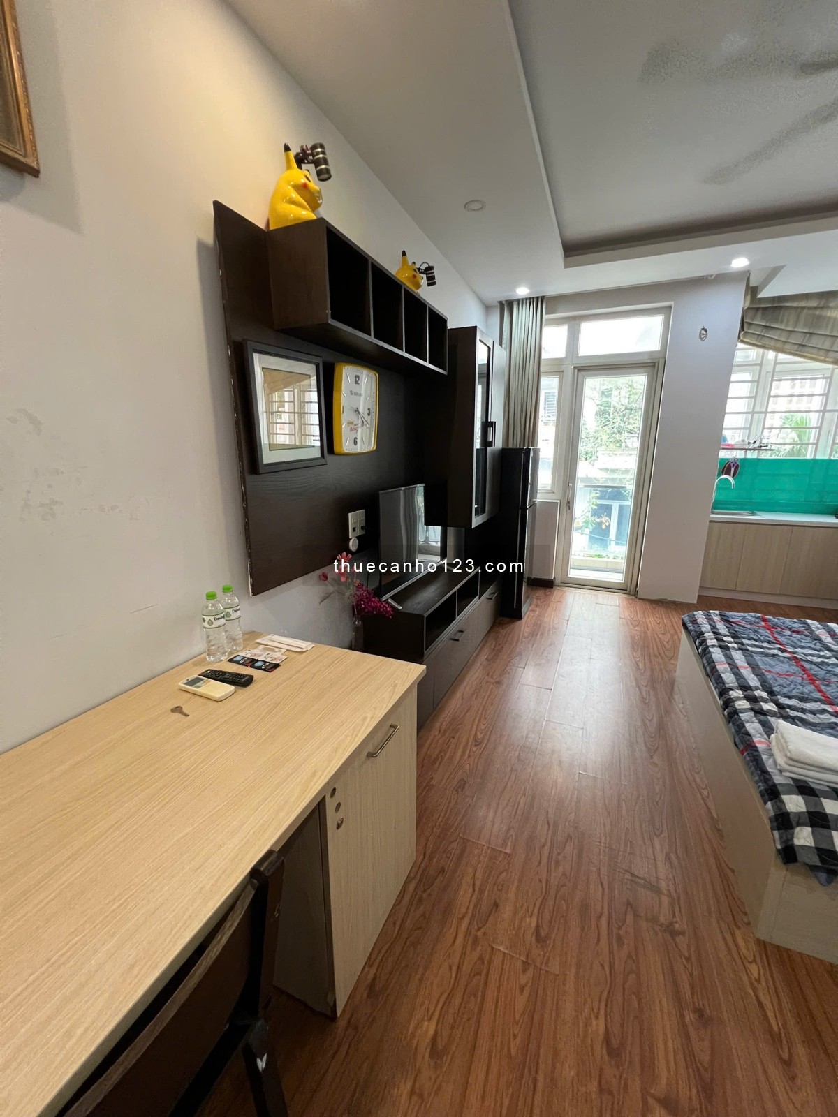 Căn hộ studio rộng 40m2 full nội thất ban công gần sân bay tân sơn nhất ga t3 lăng cha cả