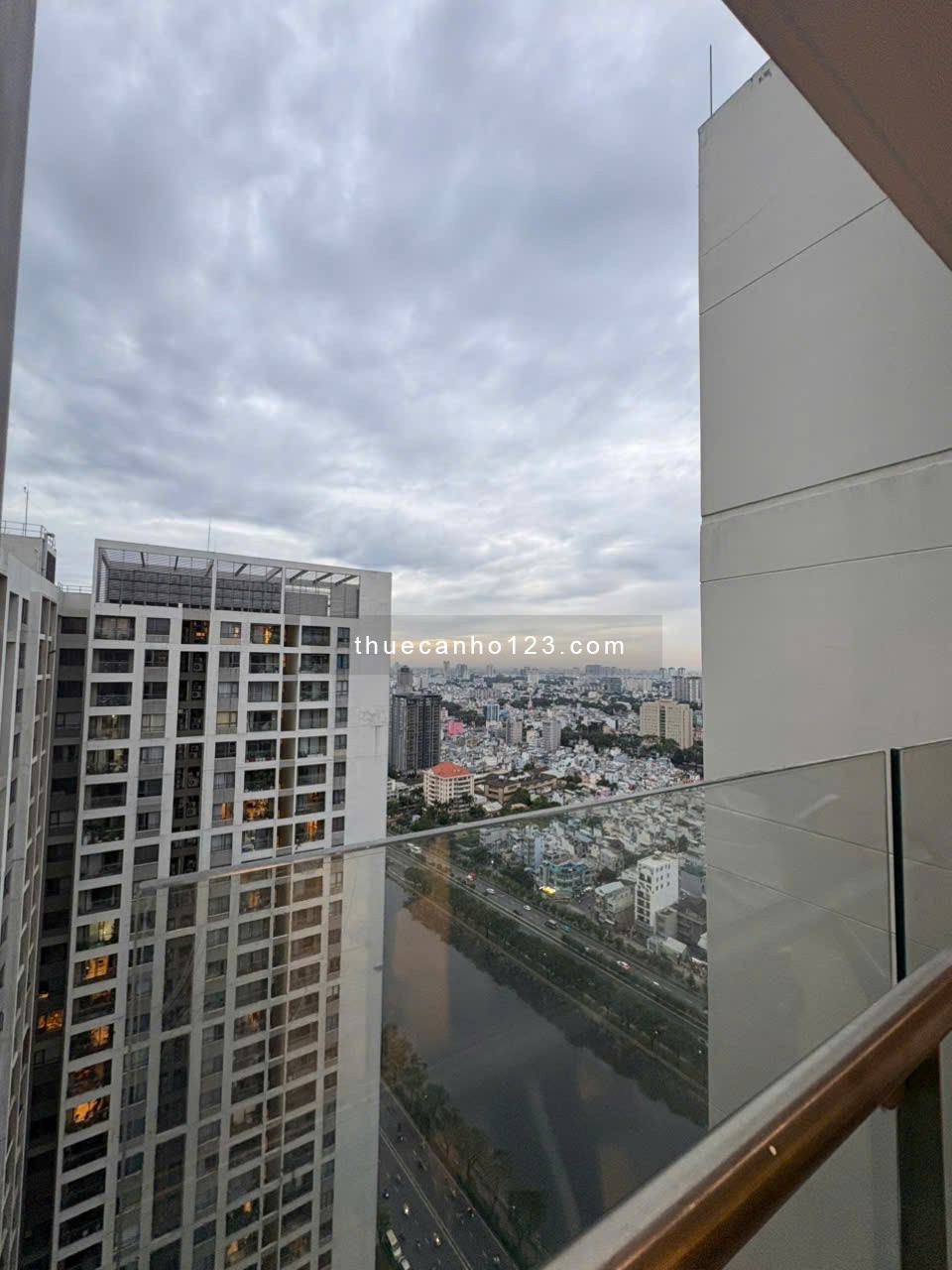 Cho Thuê 1 Phòng ngủ Chung Cư The Gold View Quận 4