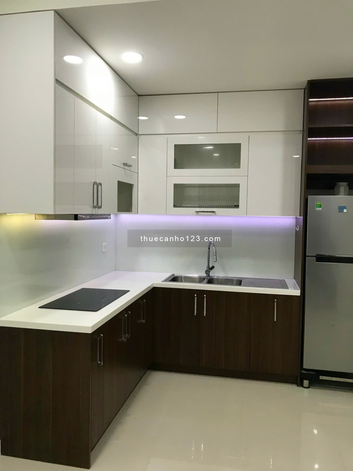 Cho thuê 2 phòng ngủ view sông 76m2, Nội thất đầy đủ. giá Chỉ 17 triệu. tại The Sun Avenue