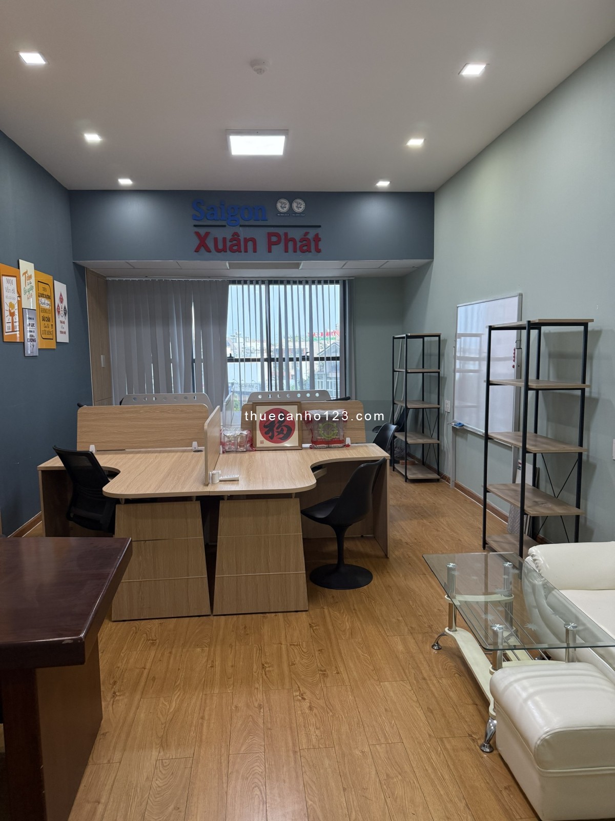 Cho thuê Căn Officetel rộng tới 48m2, mà giá chỉ 12 triệu, nội thất văn phòng. tại The Sun Avenue