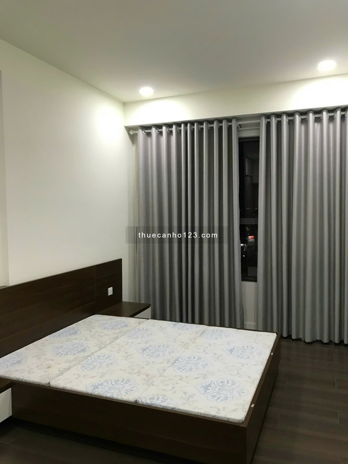 Cho thuê 2 phòng ngủ view sông 76m2, Nội thất đầy đủ. giá Chỉ 17 triệu. tại The Sun Avenue