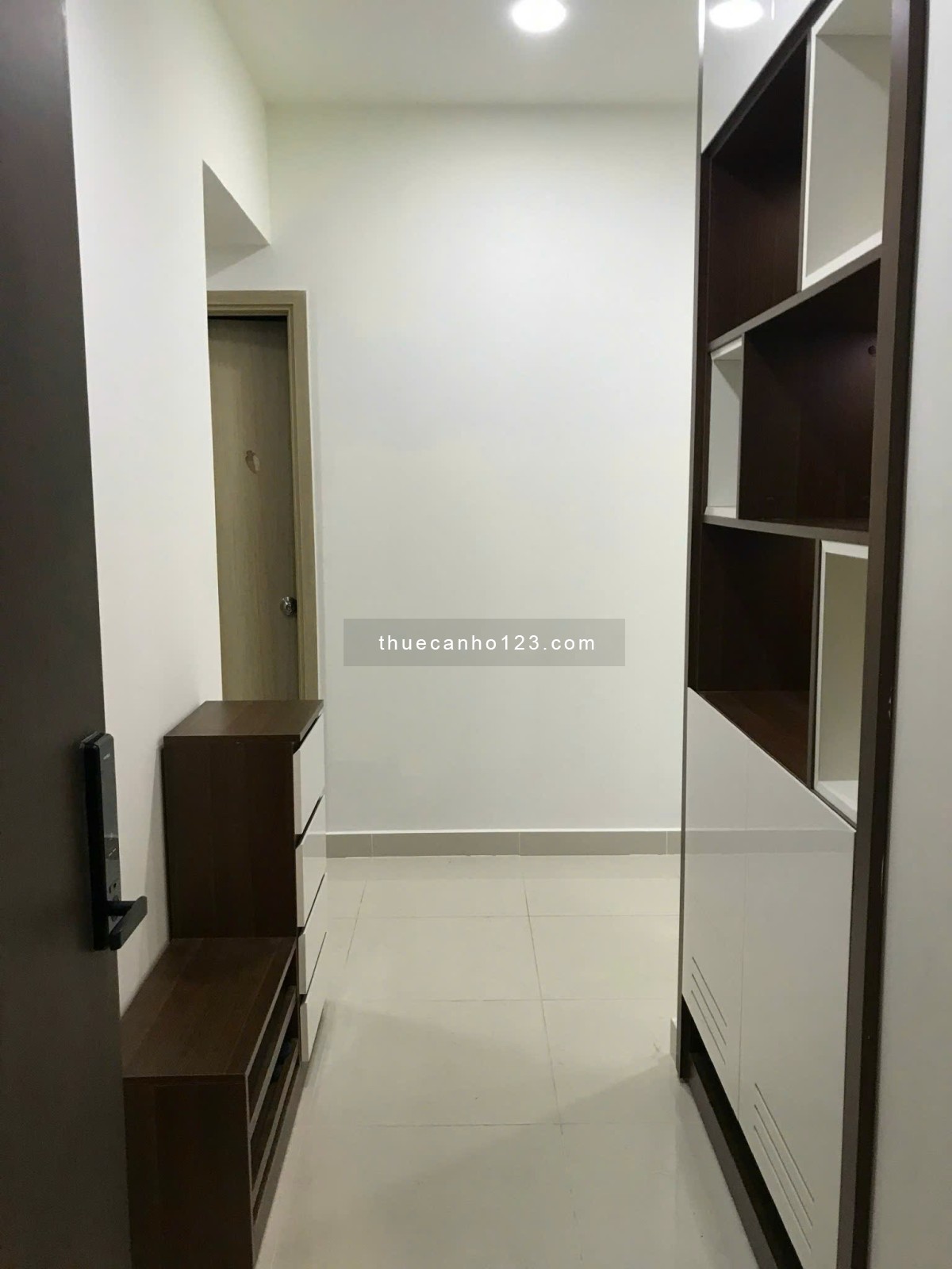 Cho thuê 2 phòng ngủ view sông 76m2, Nội thất đầy đủ. giá Chỉ 17 triệu. tại The Sun Avenue