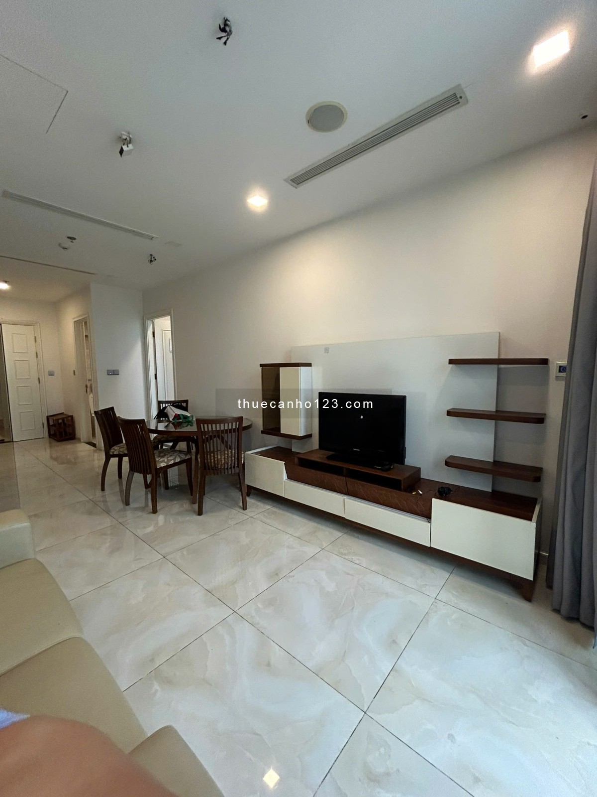 VINHOMES GOLDEN RIVER Q1 { Cho thuê căn hộ cao cấp 1 phòng ngủ }