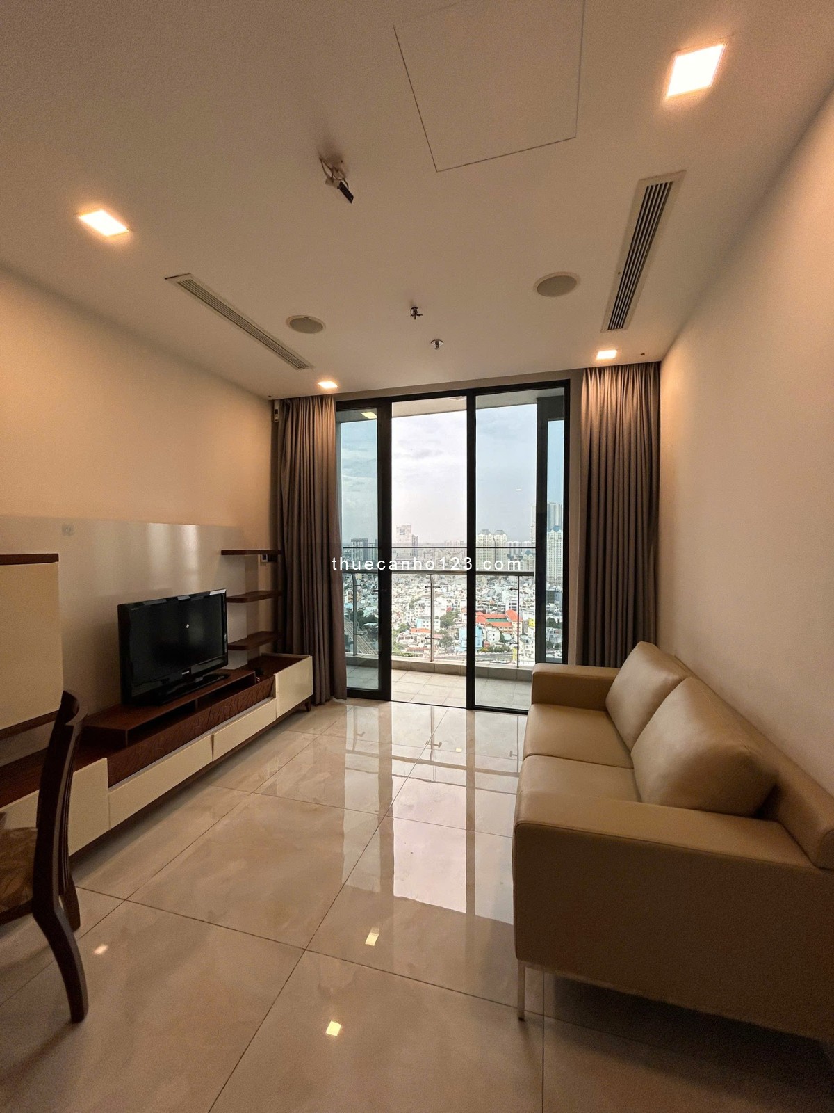 VINHOMES GOLDEN RIVER Q1 { Cho thuê căn hộ cao cấp 1 phòng ngủ }