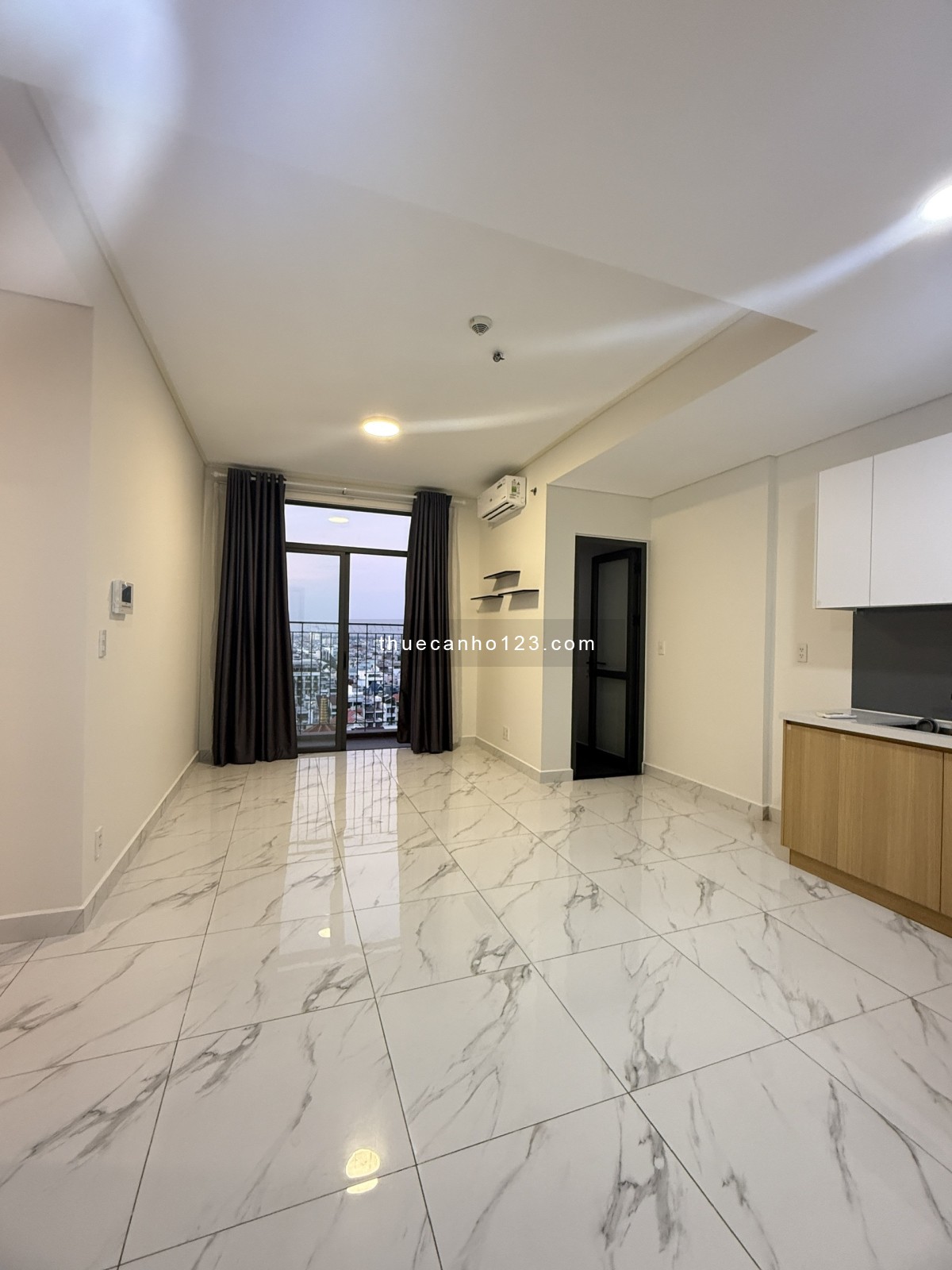 Cần cho thuê nhà trống có máy lạnh, giường, tủ chỉ 11tr/tháng, nhà mới, ở liền. LH 0903675770 - Thắm