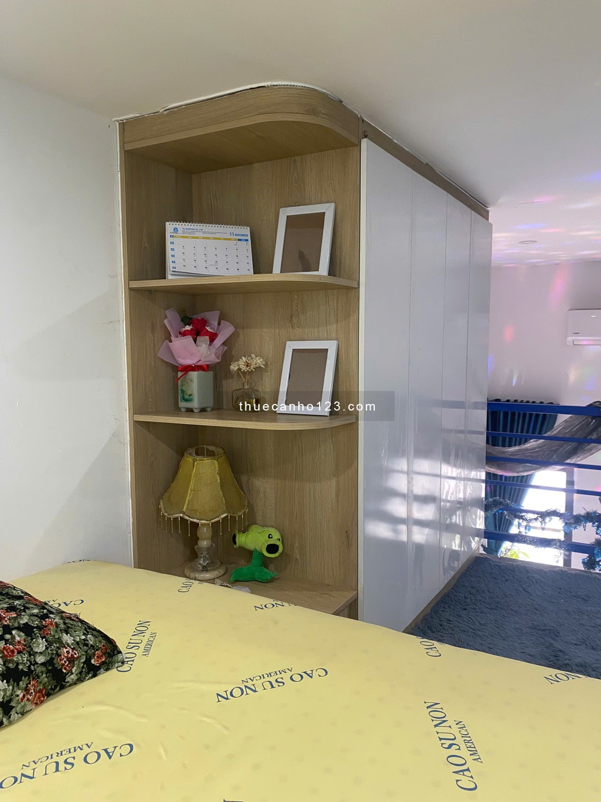 Cho thuê căn duplex đường CMT8 trung tâm Quận 3, ban công nhìn ra tòa nhà Viettel