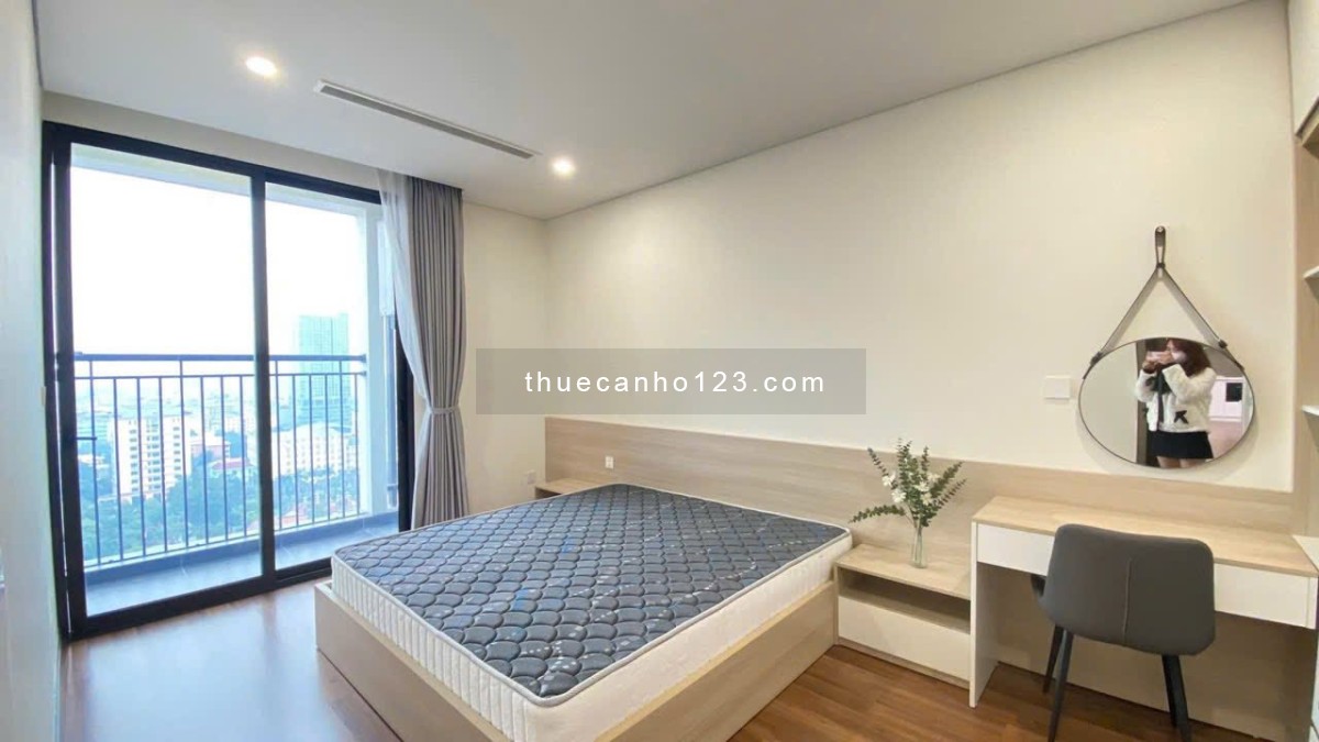 Mipec Xuân Thuỷ góc cho thuê căn hộ cao cấp 3 ngủ