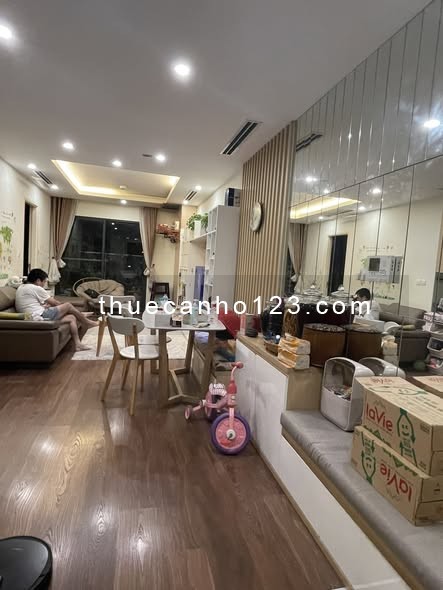 Cho thuê căn hộ 3PN cao cấp tại GoldSeason – 47 Nguyễn Tuân