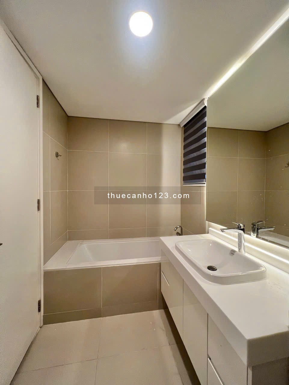 Bắt trọn khoảnh khắc tại 4PN full kính, với tầm view cực xịn, chỉ 2800USD, NT đầy đủ. tại Gateway TĐ