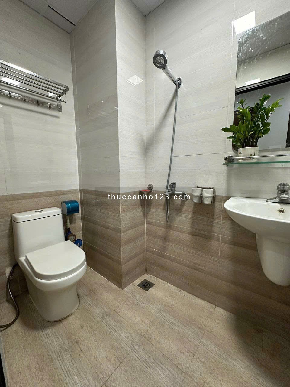 Cho thuê nhà số 11 ngõ 51 Tương Mai, dân trí tuyệt vời, 20m2, 4 triệu