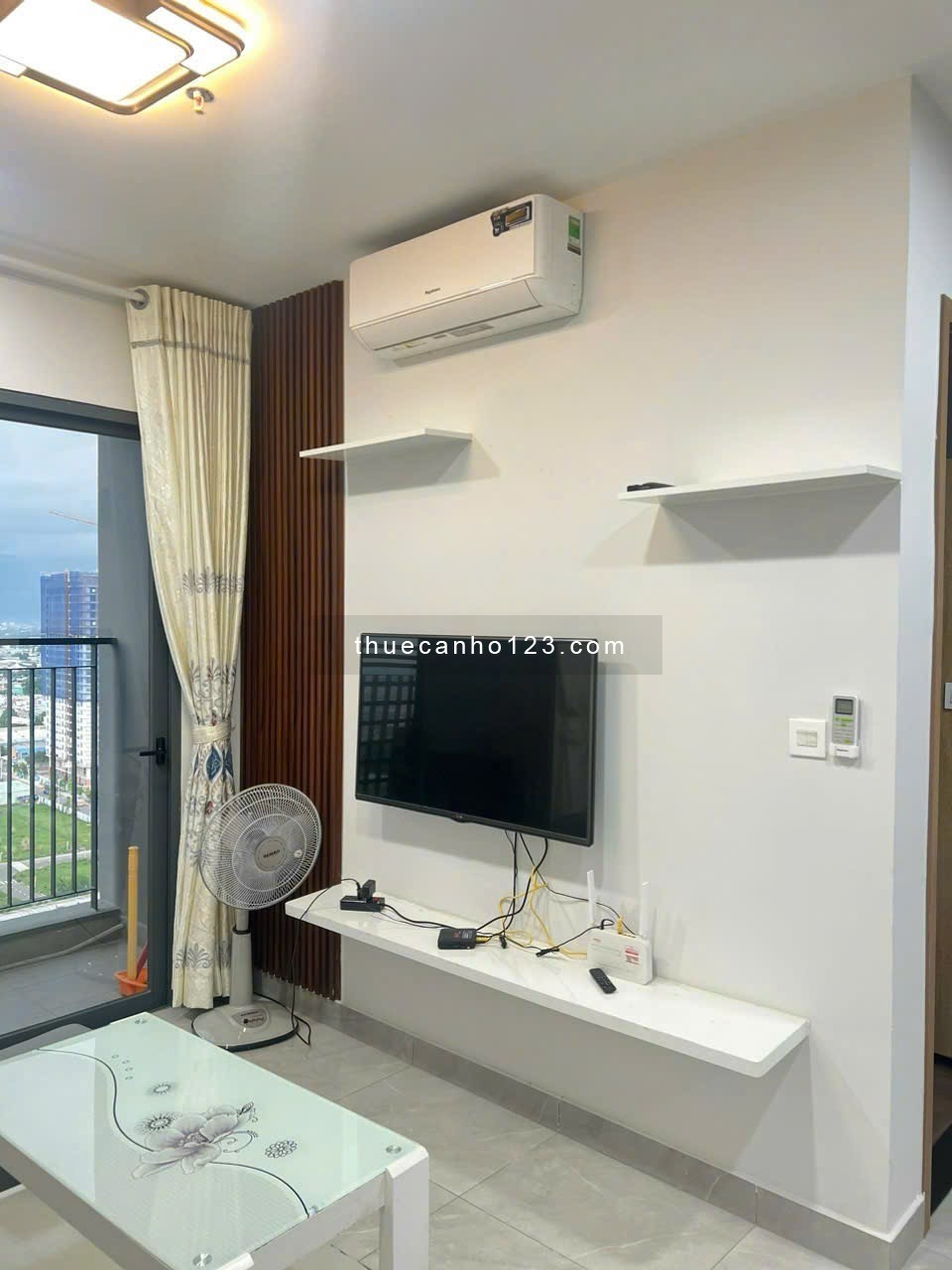 Căn hộ đầy đủ nội thất, chỉ cần xách vali vào ở giá 5tr-5tr5 ngay Aeon Mall