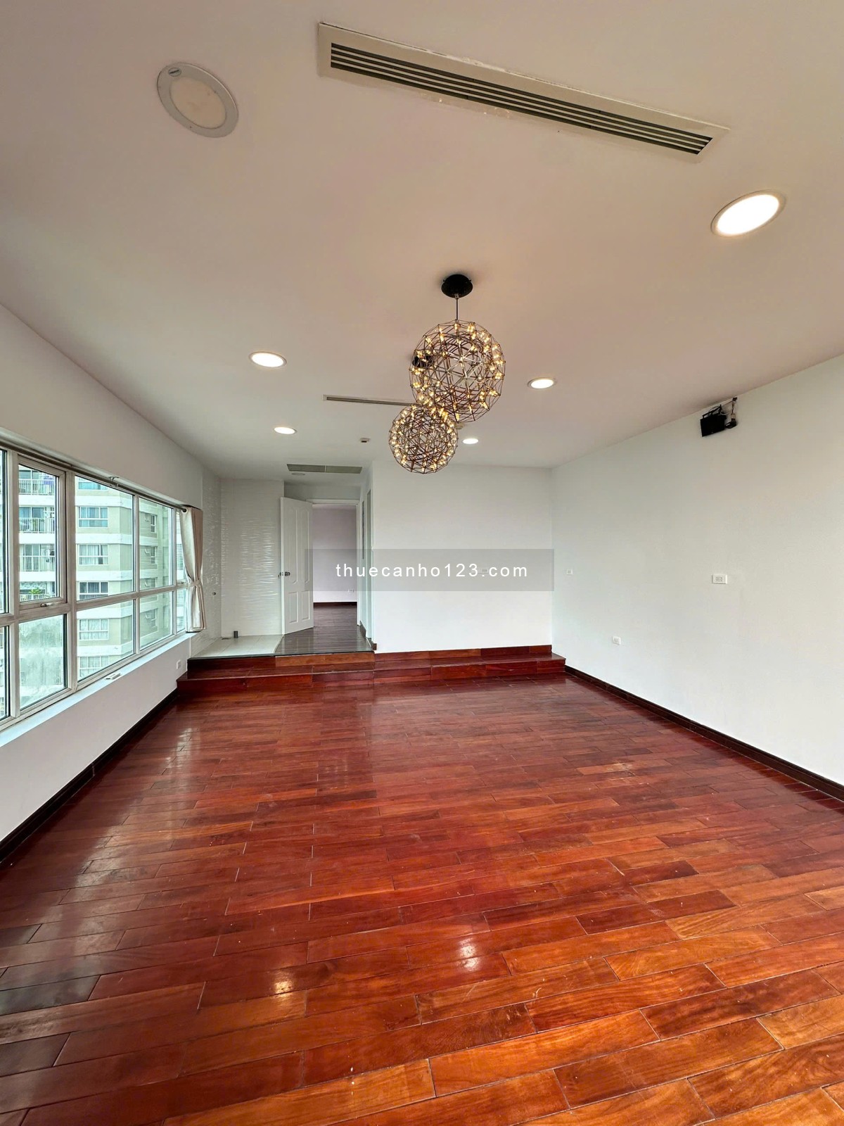 Chính chủ cần cho thuê penthouse cao ốc Phú Nhuận – 370m², 4pn, 4wc – Nội thất cơ bản – Giá 32tr/th