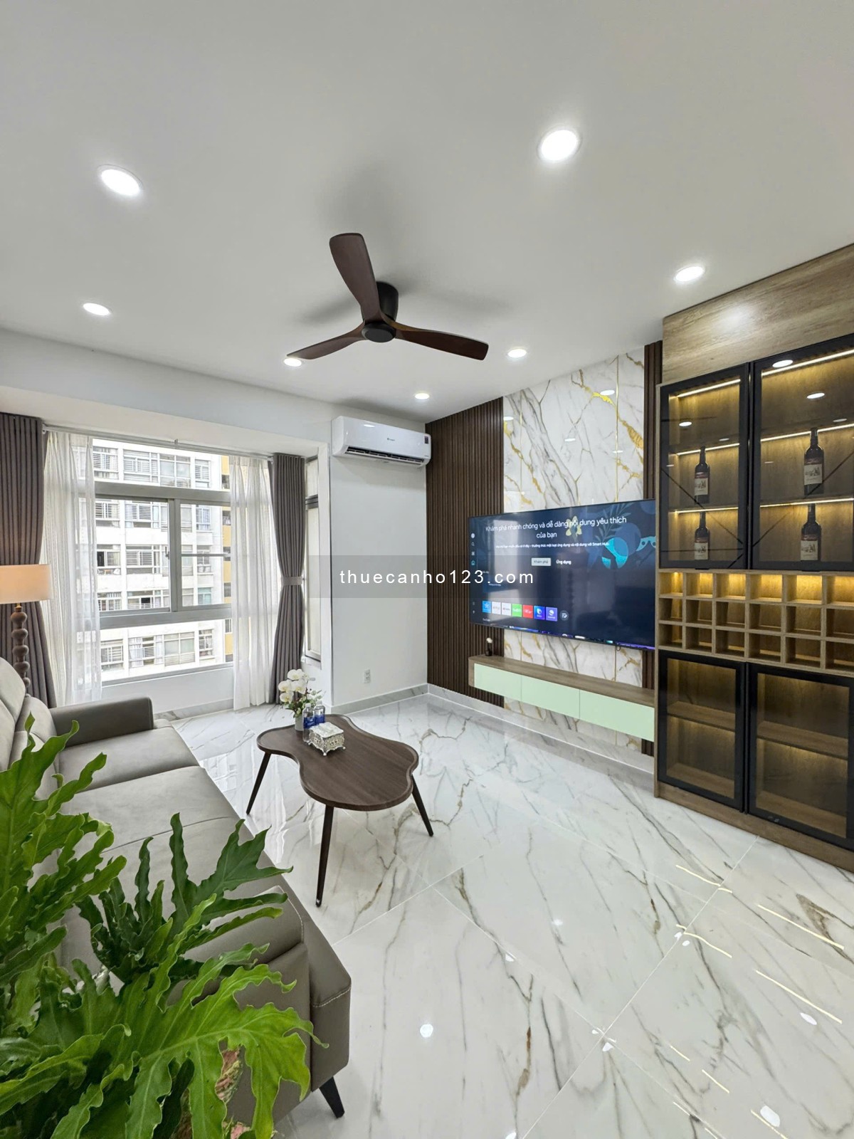 Em chuyên cho thuê Sky Garden Phú Mỹ Hưng 2-3 phòng ngủ trên 11triệu.Cam kết 100% nhà đẹp giá tốt