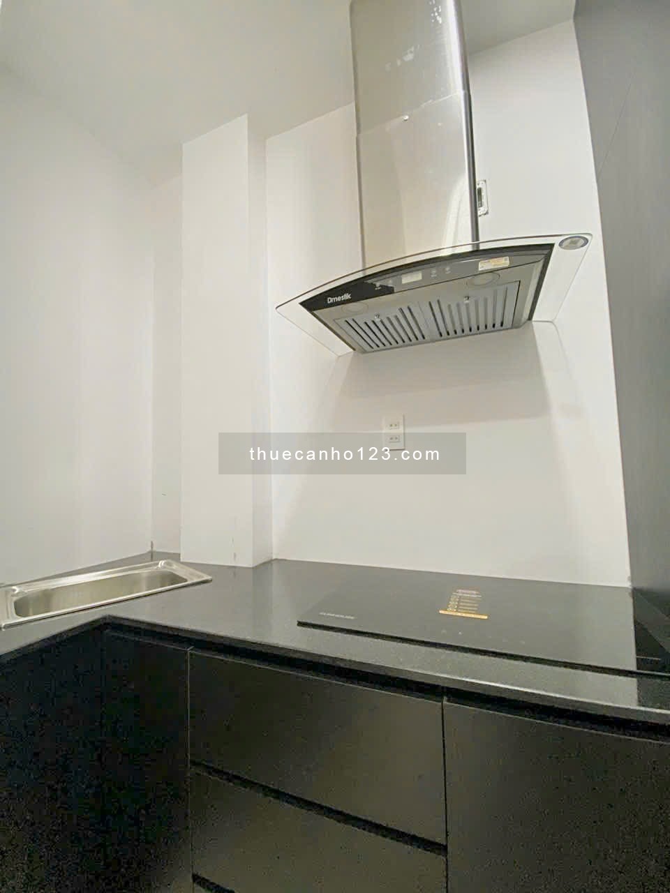 Bóc Seal Căn Hộ Ban Công Sát Bờ Kè Trường Sa_Cầu Lê Văn Sỹ_Vòng Xoay Dân Chủ_Viettel Tower_Quận 3