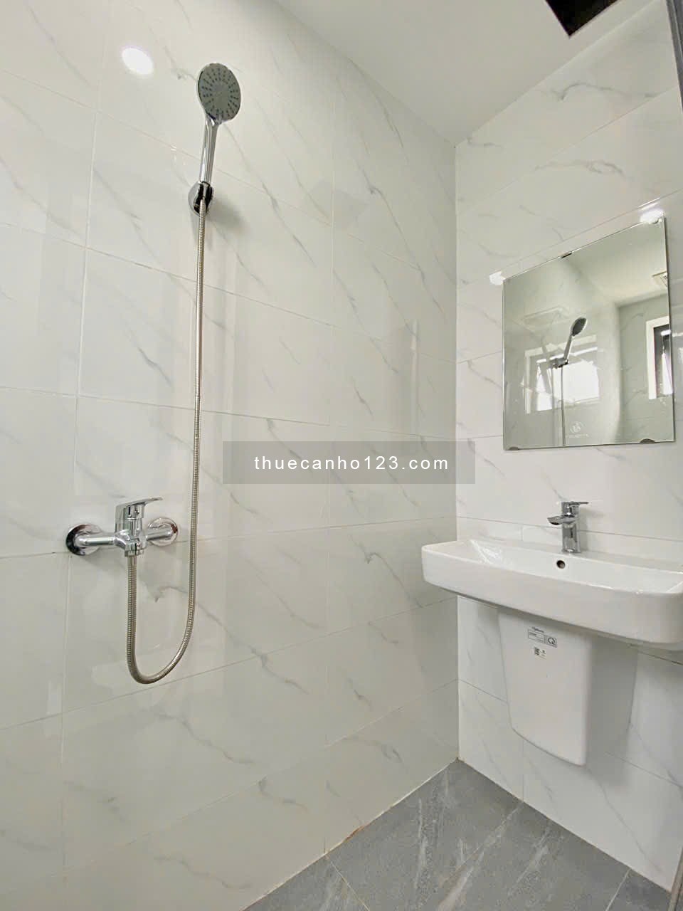 Bóc Seal Căn Hộ Ban Công Sát Bờ Kè Trường Sa_Cầu Lê Văn Sỹ_Vòng Xoay Dân Chủ_Viettel Tower_Quận 3