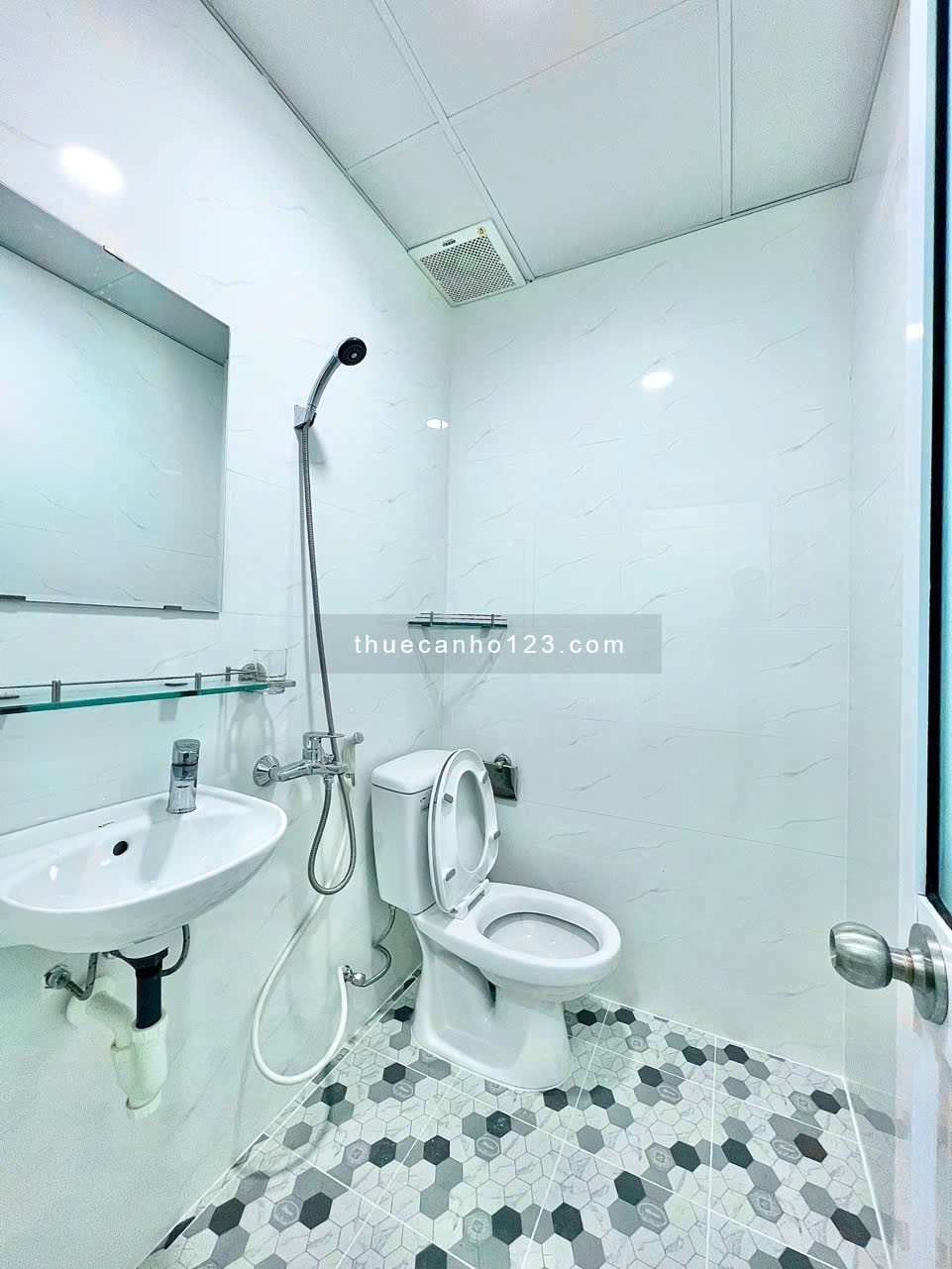 Cho thuê căn hộ Studio Cửa sổ thoáng Q8 gần cầu chữ Y, cầu Nguyễn Văn Cừ, chợ Rạch Ông