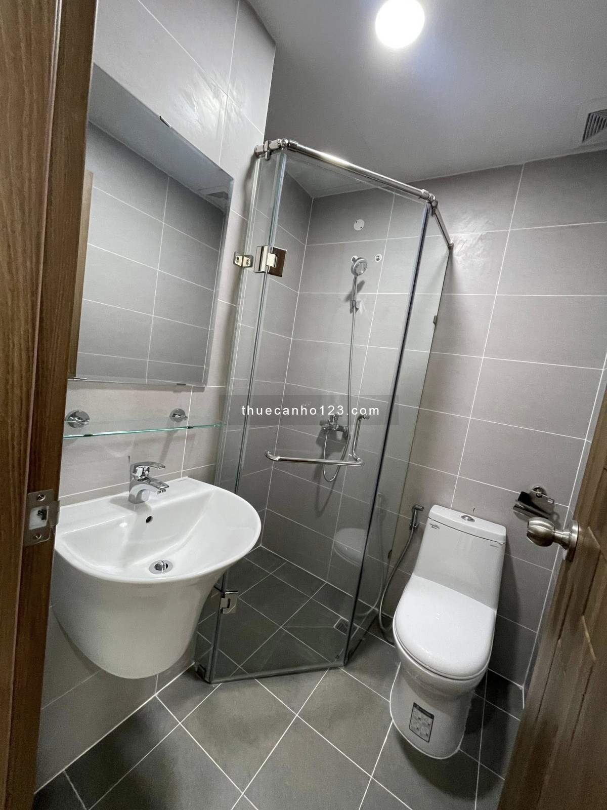 Cho thuê căn hộ Bcons Green Topaz 2PN2WC, nội thất cơ bản