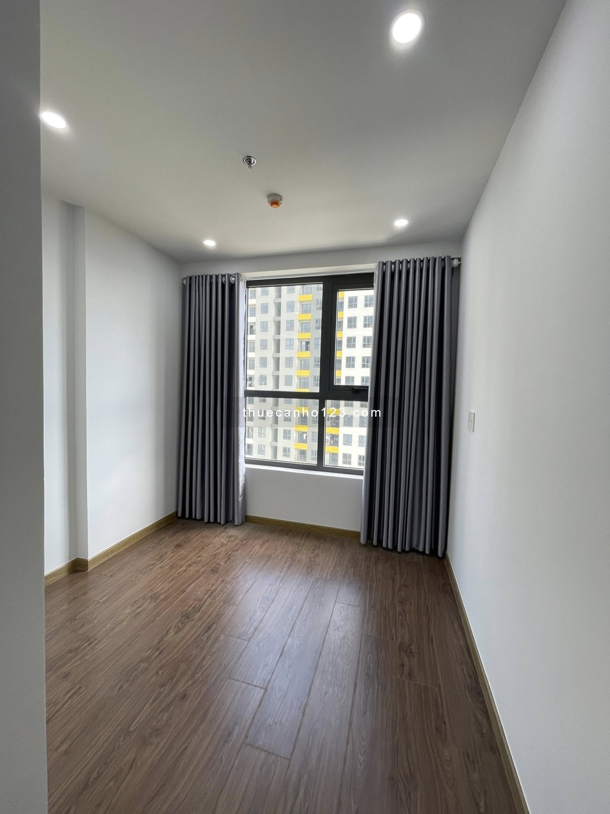 Cho thuê căn hộ Bcons Green Topaz 2PN2WC, nội thất cơ bản